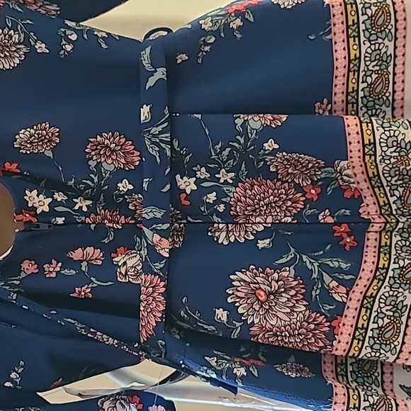 NWOT Dark blue romper Trixxi clthing Co with floral pattern size L - Picture 7 of 14